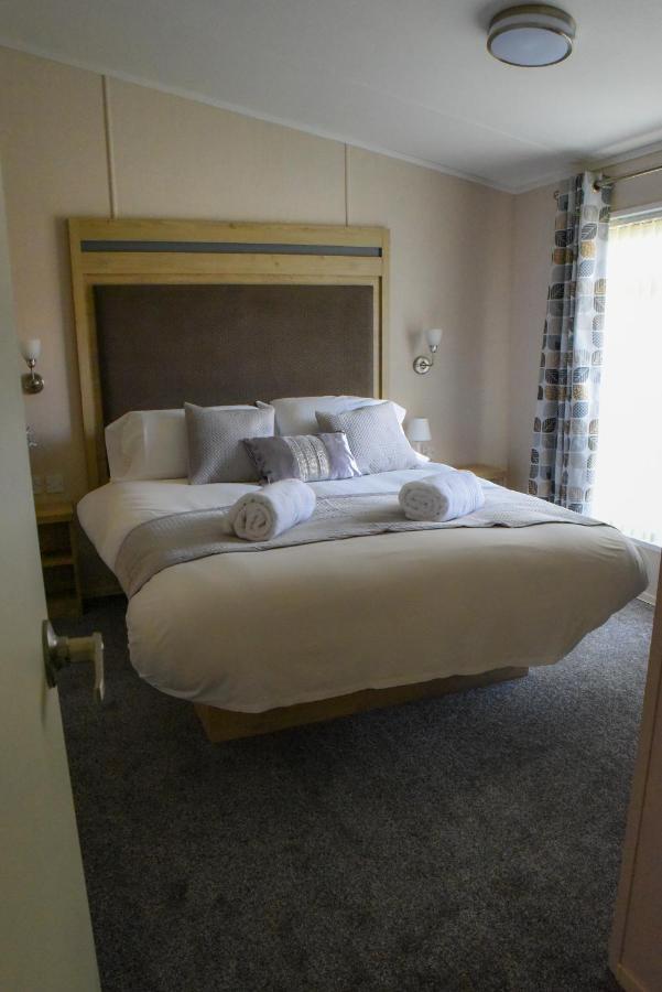Rowan Lodge With Hot Tub Malton Buitenkant foto
