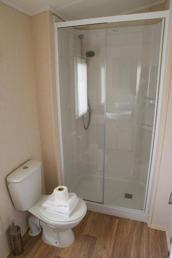 Rowan Lodge With Hot Tub Malton Buitenkant foto